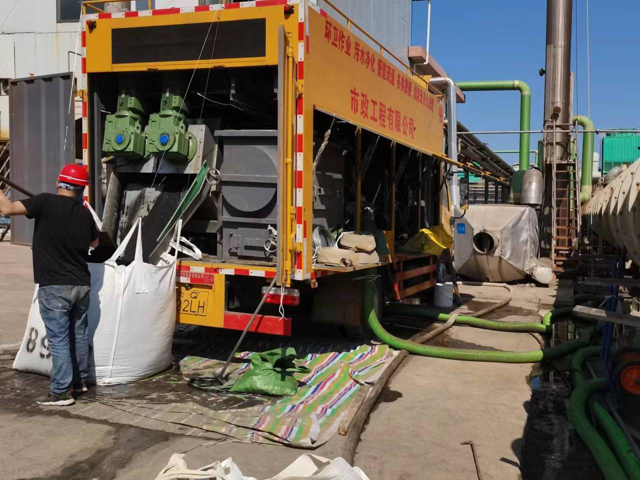 盖州淤泥压干处理