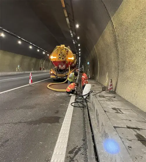 盖州隧道排水渠清淤